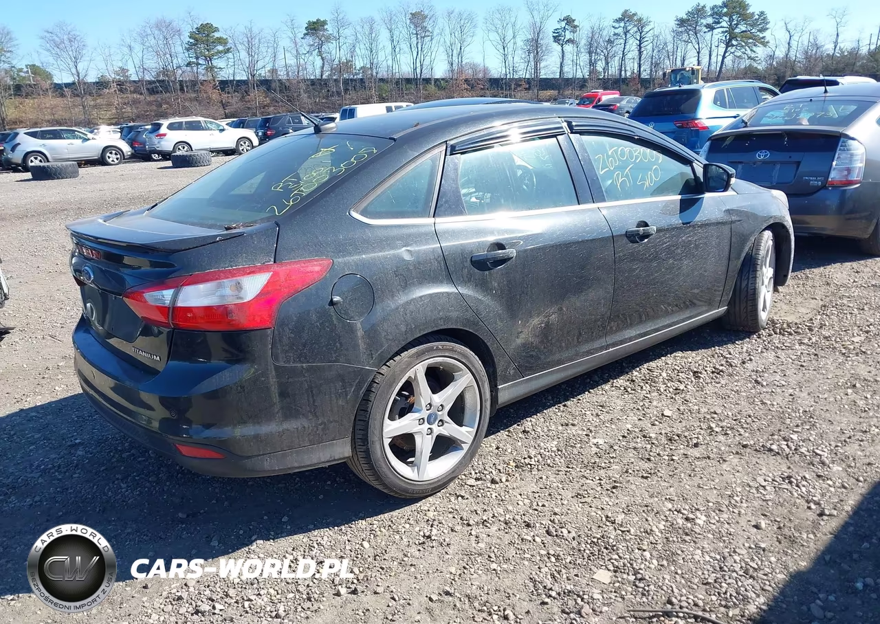 2012 Ford Focus Titanium VIN:1FAHP3J26CL341542 - 4