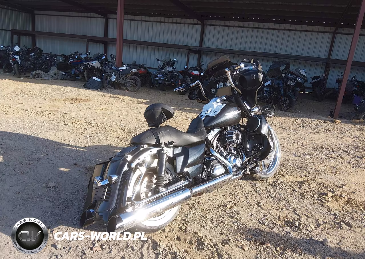 2013 Harley-Davidson Flhx Street Glide VIN:1HD1KBM15DB638704 - 4