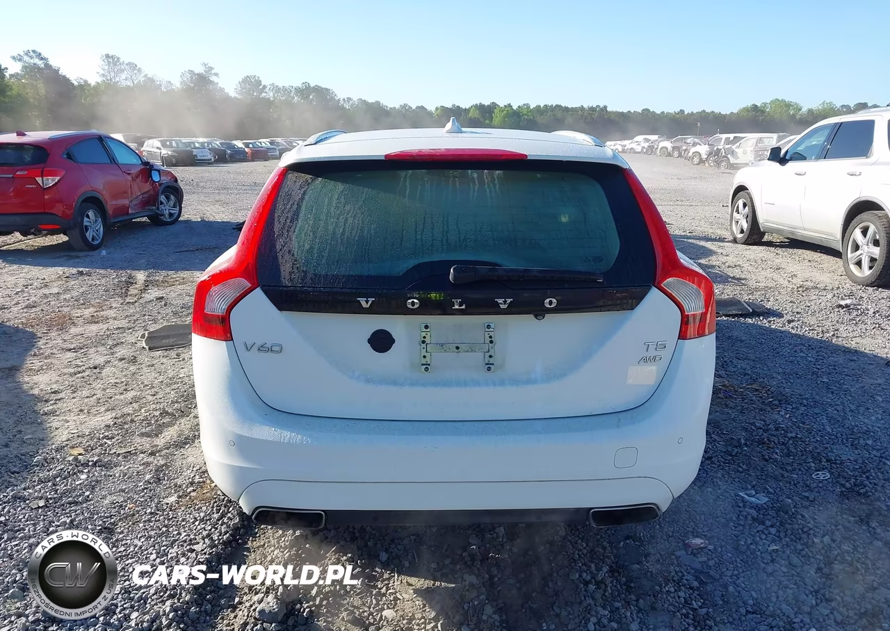 2015 Volvo V60 T5 Platinum VIN:YV1612SD3F1193597 - 16