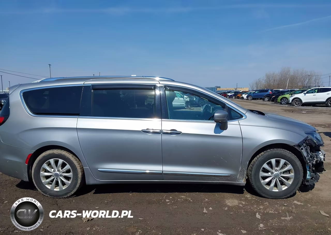 2019 Chrysler Pacifica Touring L VIN:2C4RC1BG5KR597654 - 14