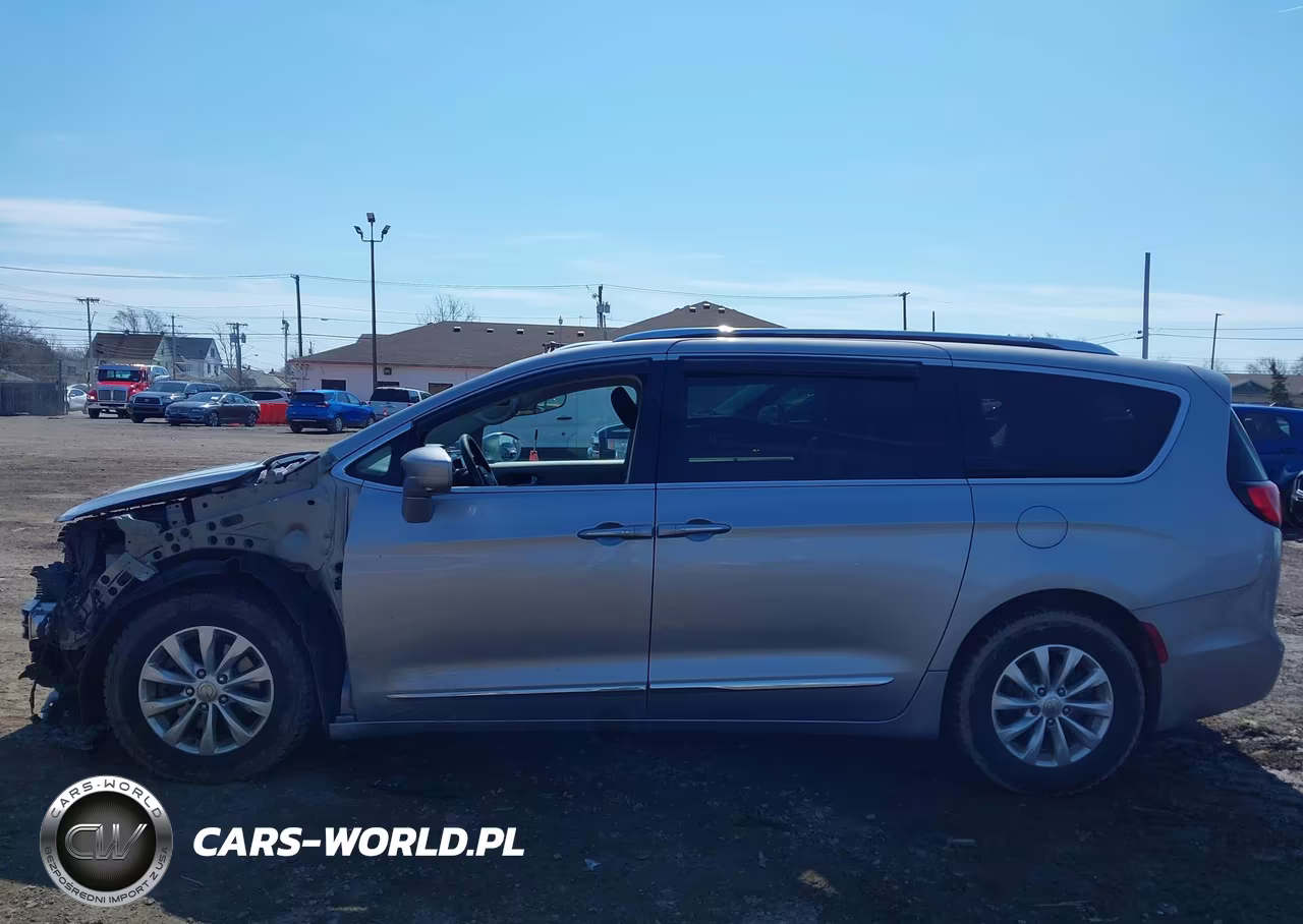 2019 Chrysler Pacifica Touring L VIN:2C4RC1BG5KR597654 - 15