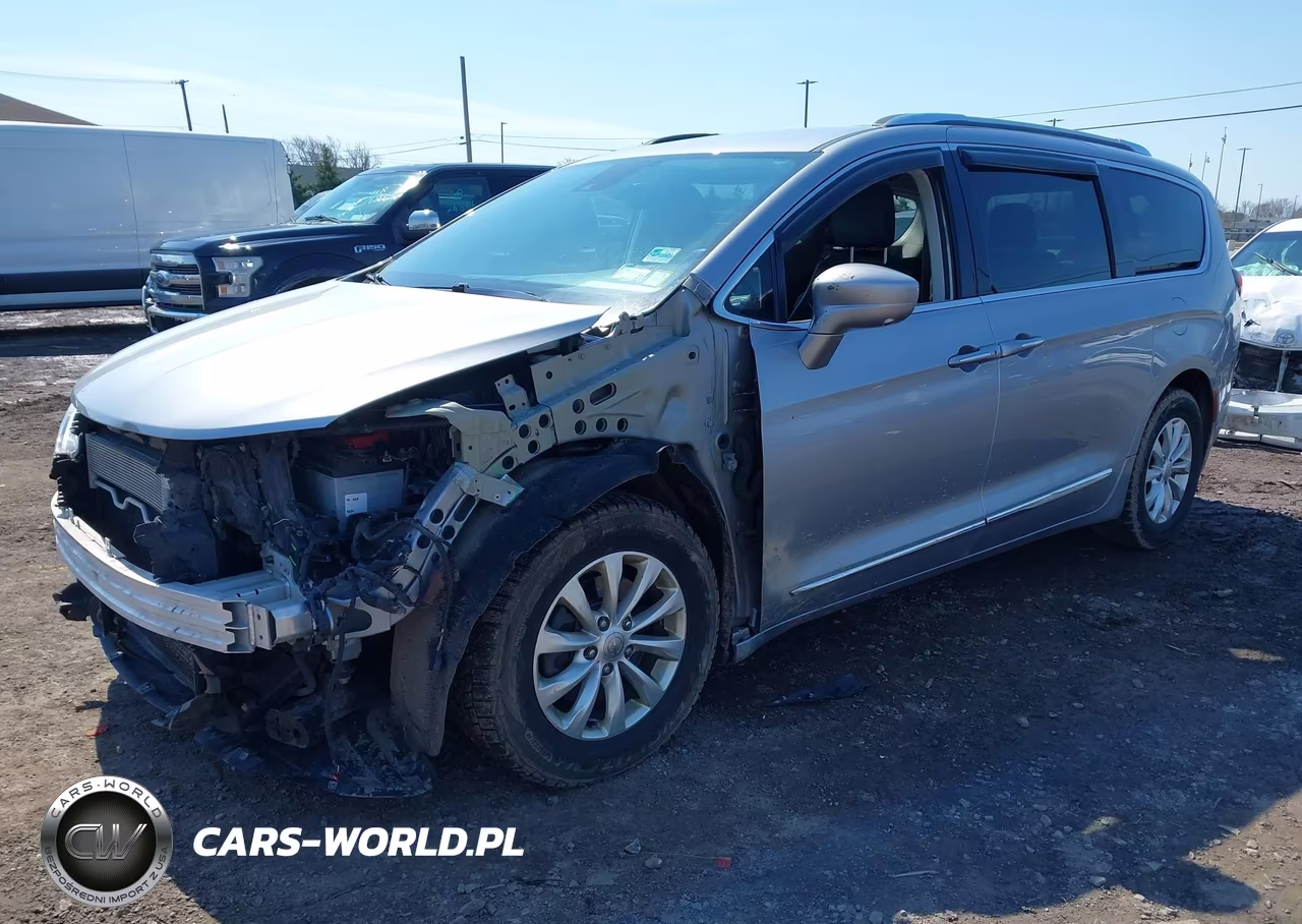 2019 Chrysler Pacifica Touring L VIN:2C4RC1BG5KR597654 - 2