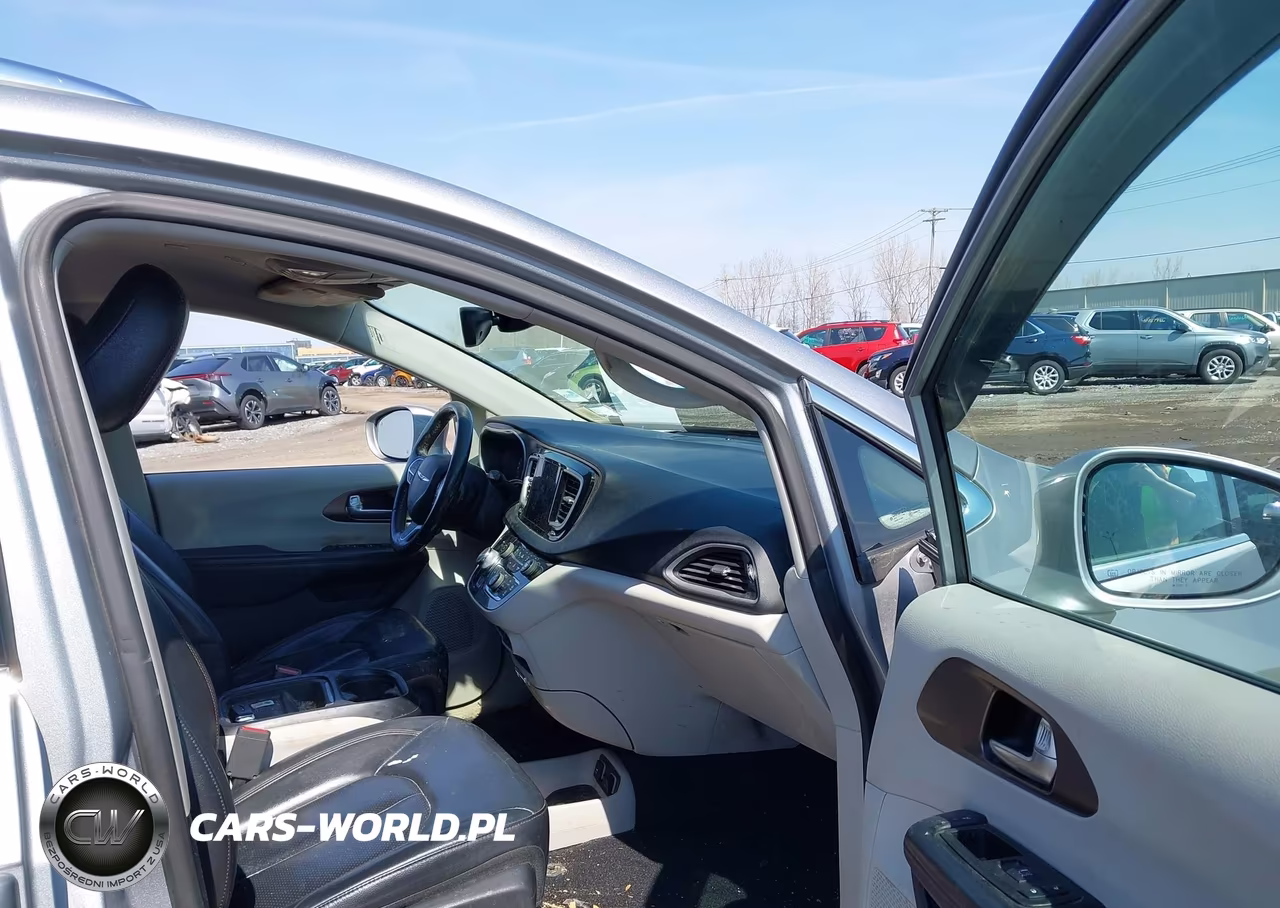 2019 Chrysler Pacifica Touring L VIN:2C4RC1BG5KR597654 - 5