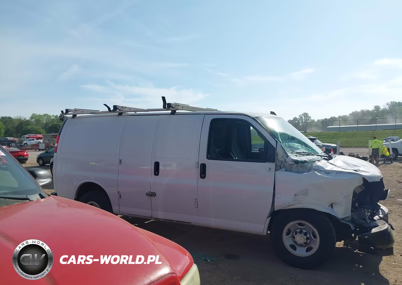 2018 Chevrolet Express 2500 Work Van VIN:1GCWGAFG5J1178787 - 14