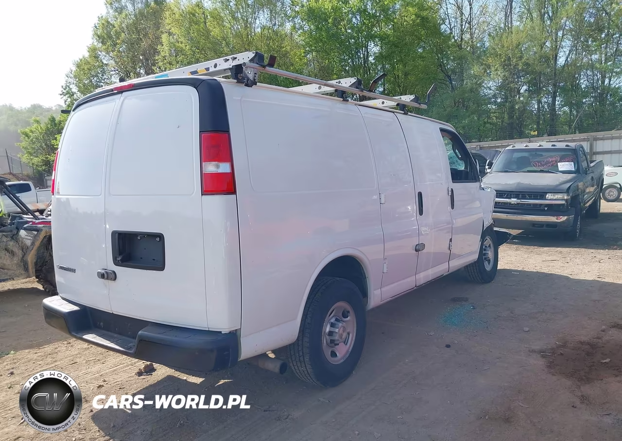 2018 Chevrolet Express 2500 Work Van VIN:1GCWGAFG5J1178787 - 4