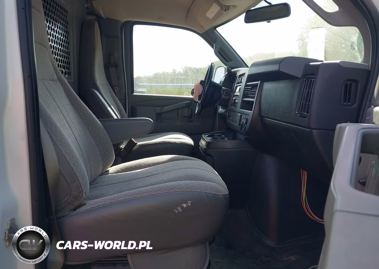 2018 Chevrolet Express 2500 Work Van VIN:1GCWGAFG5J1178787 - 5