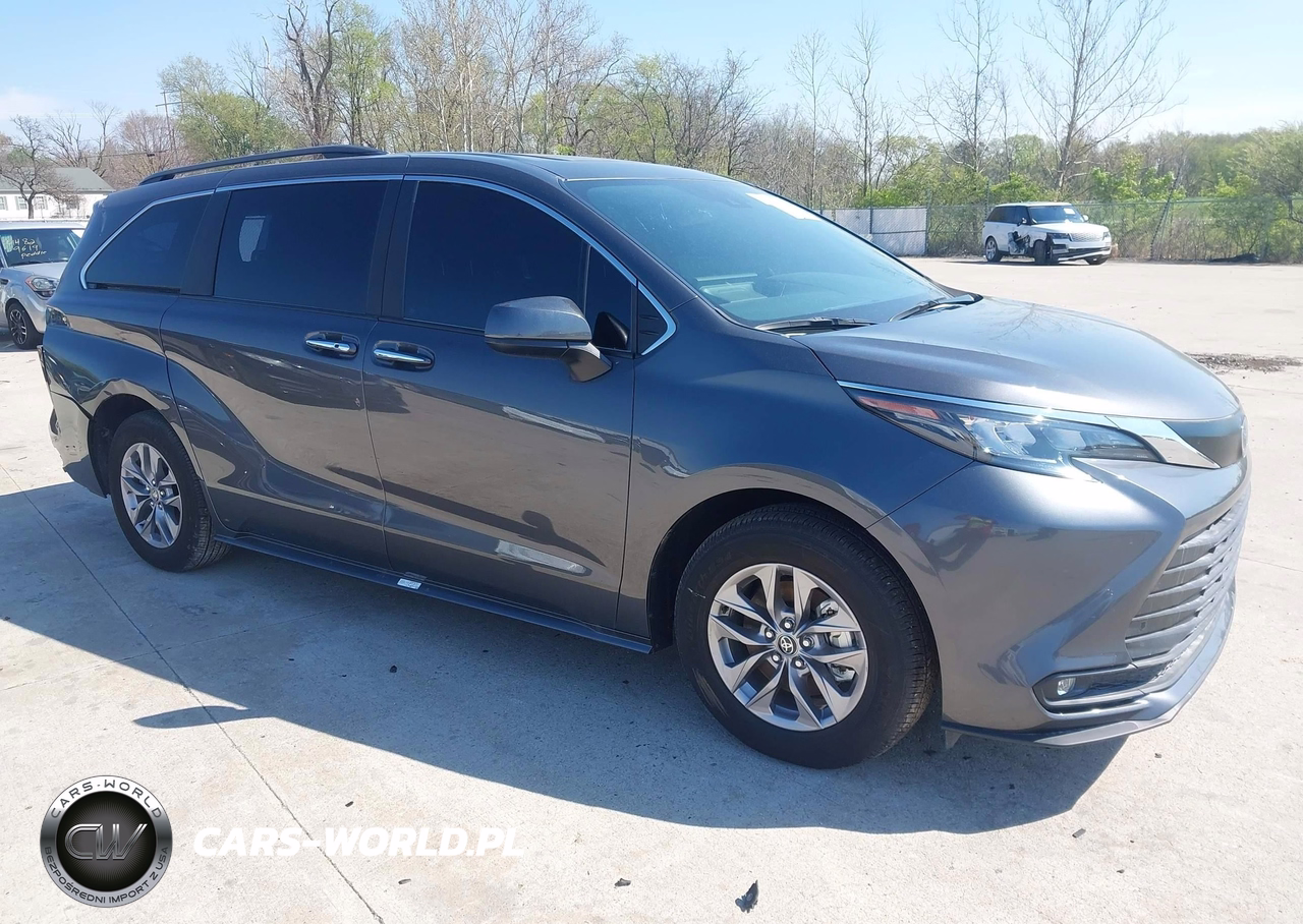 2025 Toyota Sienna Xle