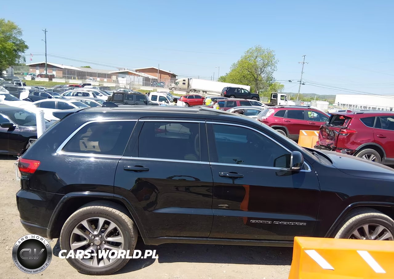 2017 Jeep Grand Cherokee Overland 4X2 VIN:1C4RJECG0HC838131 - 13