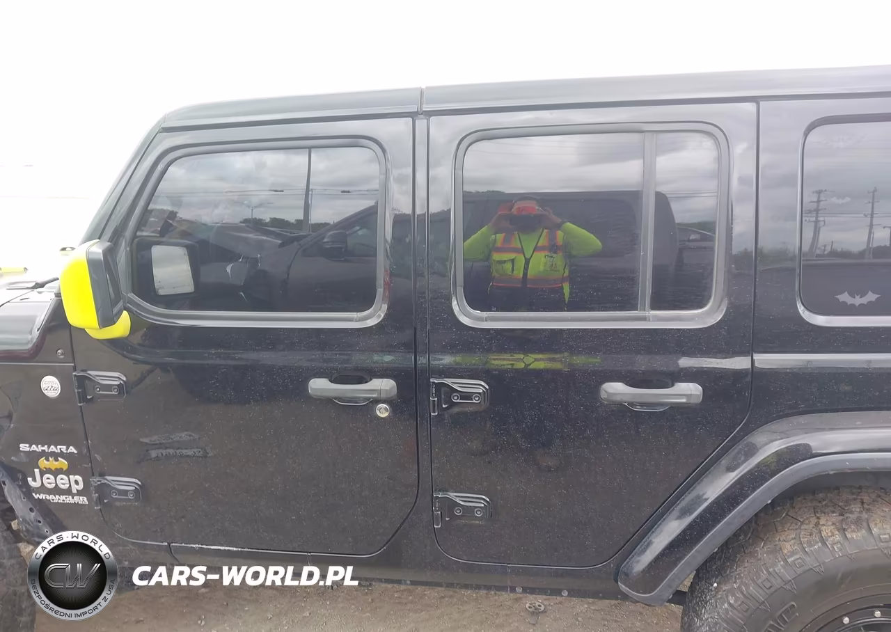 2018 Jeep Wrangler Unlimited Sahara 4X4 VIN:1C4HJXEG7JW175374 - 15