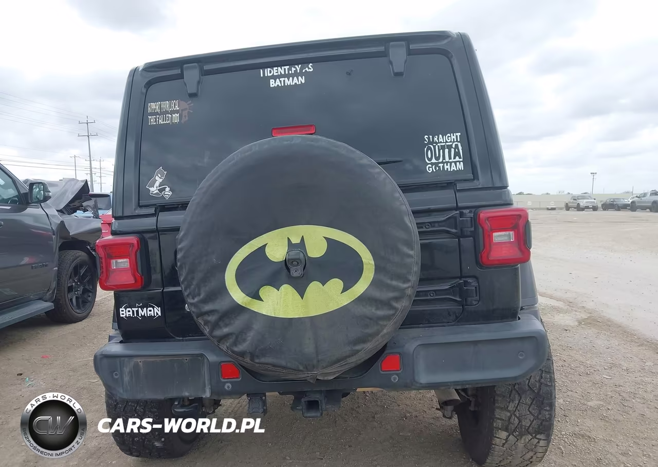 2018 Jeep Wrangler Unlimited Sahara 4X4 VIN:1C4HJXEG7JW175374 - 17
