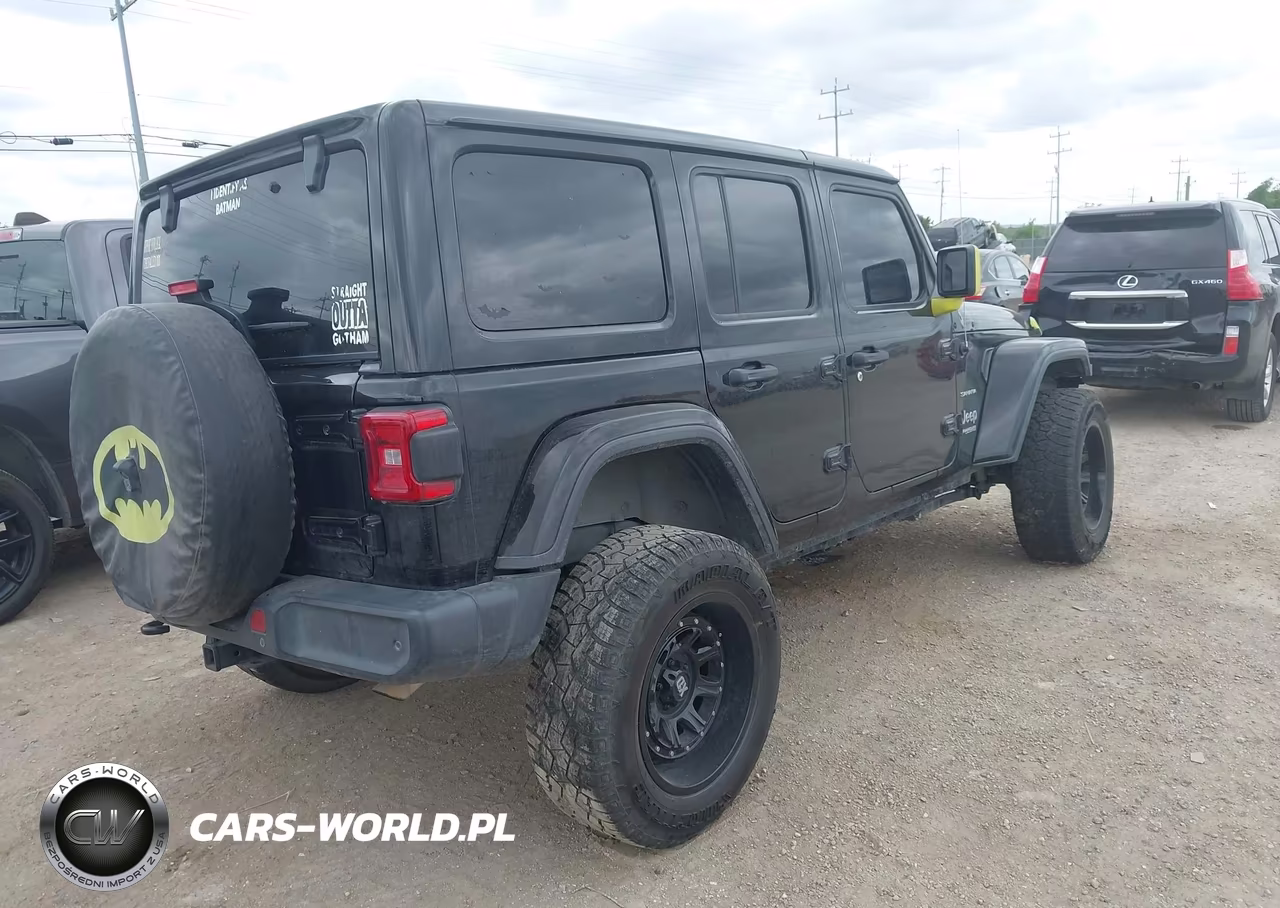2018 Jeep Wrangler Unlimited Sahara 4X4 VIN:1C4HJXEG7JW175374 - 4