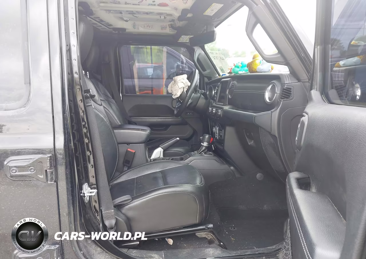 2018 Jeep Wrangler Unlimited Sahara 4X4 VIN:1C4HJXEG7JW175374 - 5