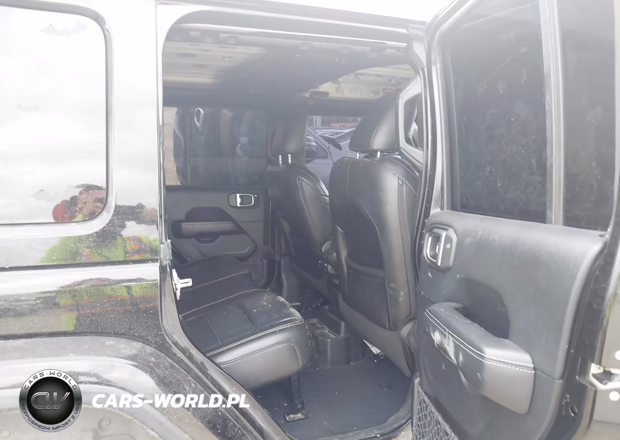 2018 Jeep Wrangler Unlimited Sahara 4X4 VIN:1C4HJXEG7JW175374 - 8
