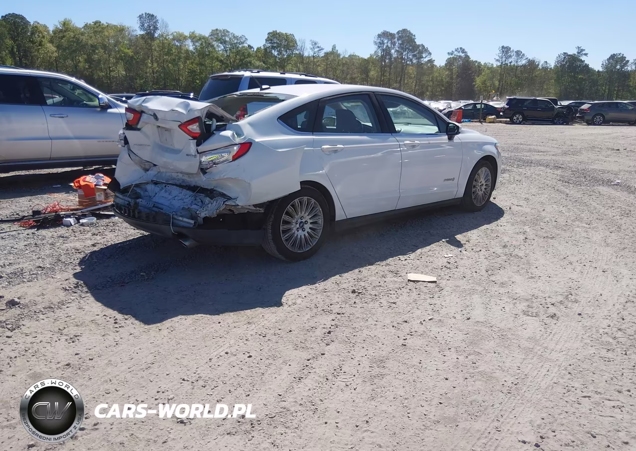 2015 Ford Fusion Hybrid S VIN:3FA6P0UUXFR197809 - 4