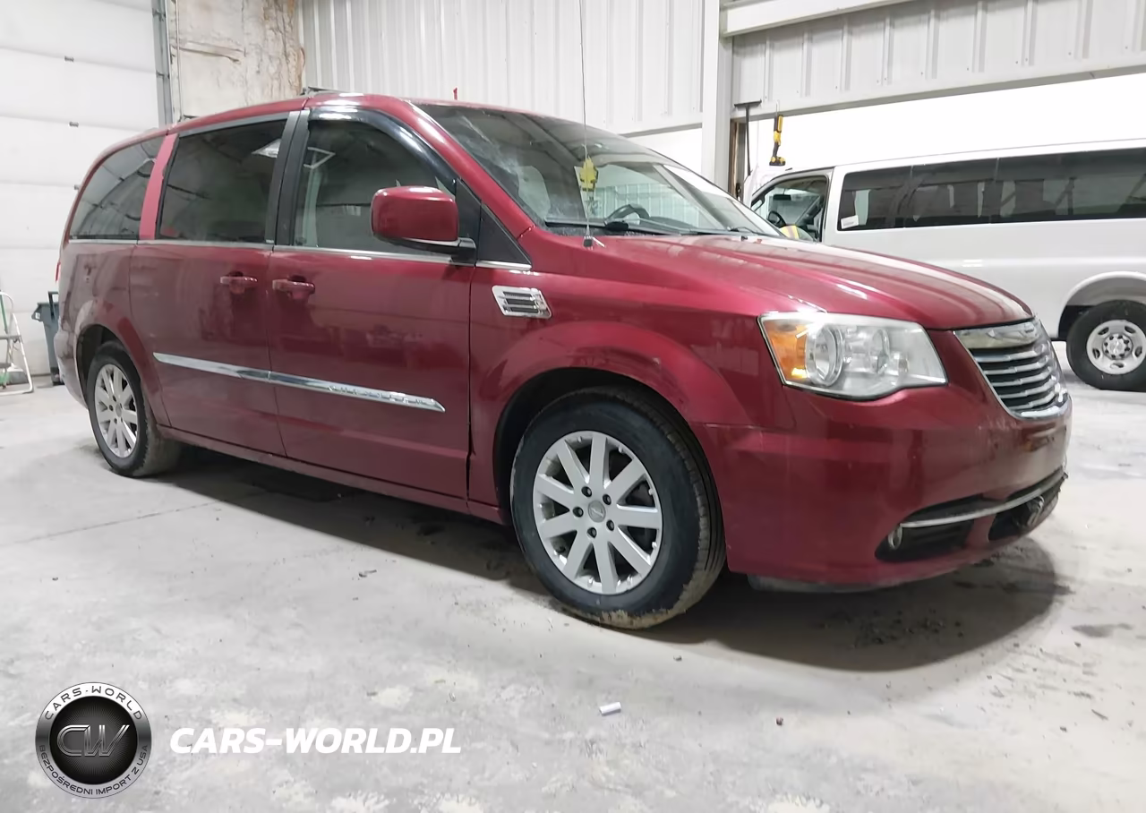 2013 Chrysler Town & Country Touring – zdjęcie 1 z 11
