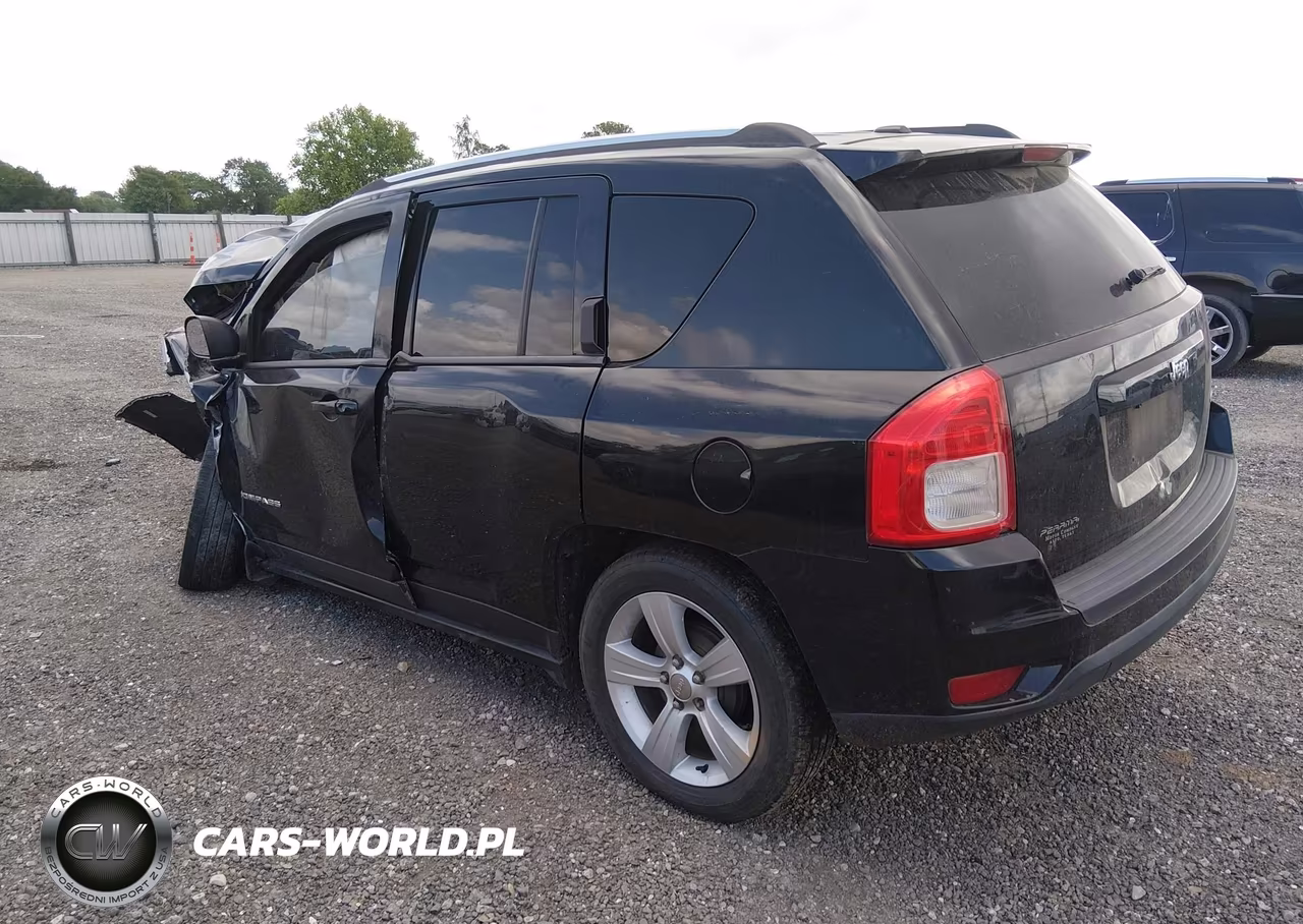 2013 Jeep Compass Latitude VIN:1C4NJCEB7DD276205 - 3