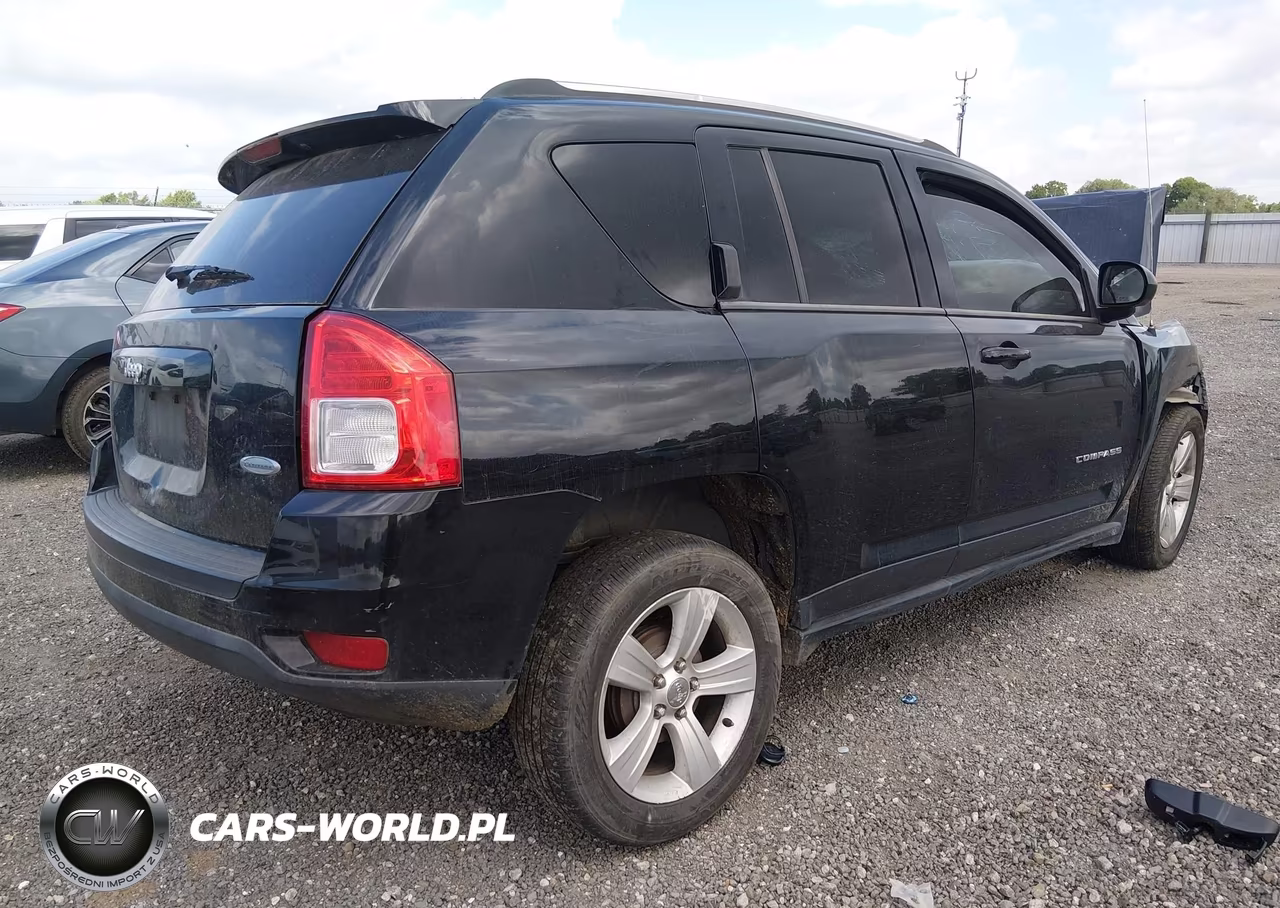 2013 Jeep Compass Latitude VIN:1C4NJCEB7DD276205 - 4
