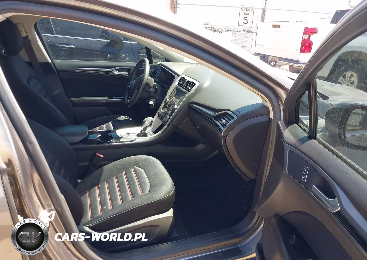 2014 Ford Fusion Se VIN:3FA6P0HD5ER315984 - 5