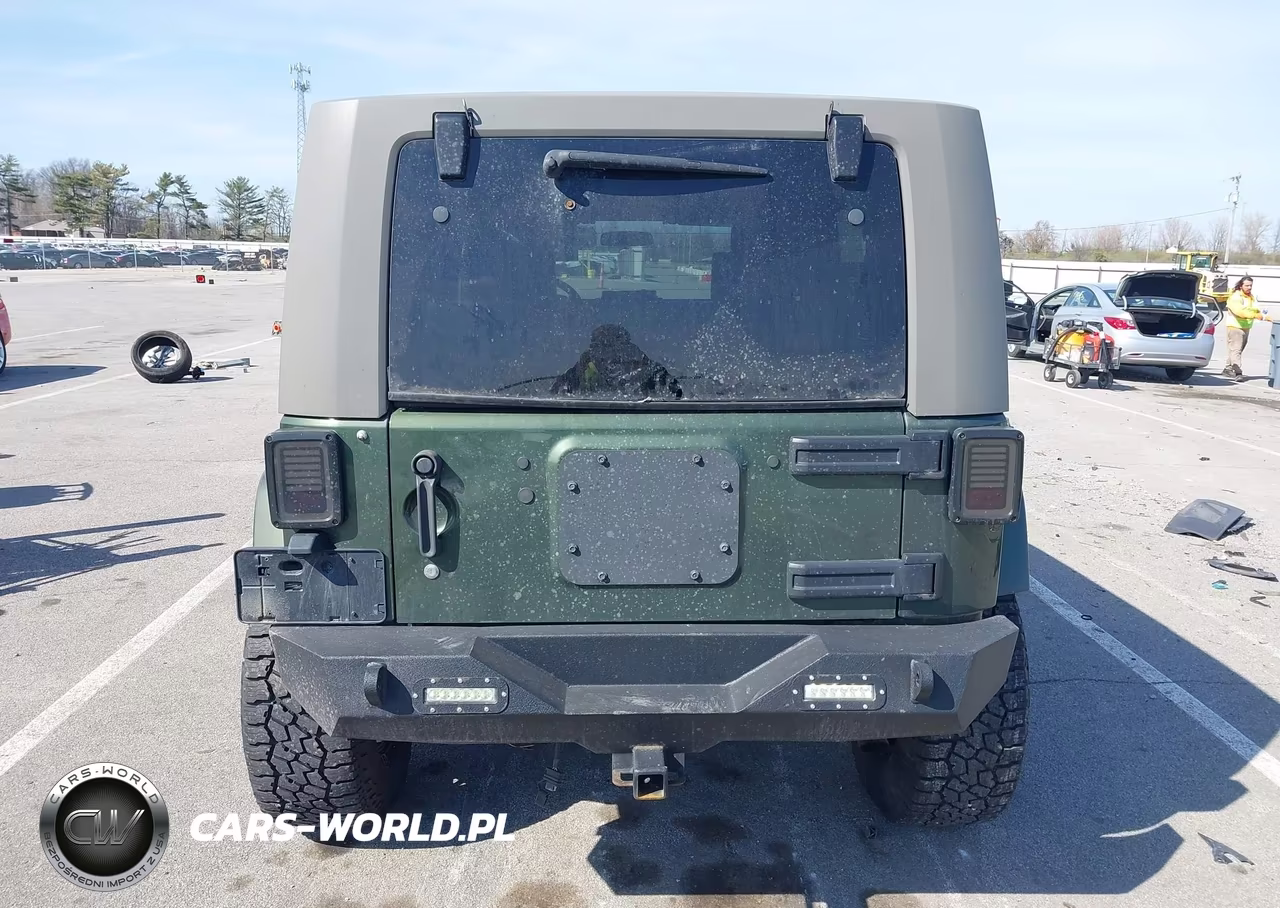 2008 Jeep Wrangler Unlimited Sahara VIN:1J4GA59148L634579 - 16