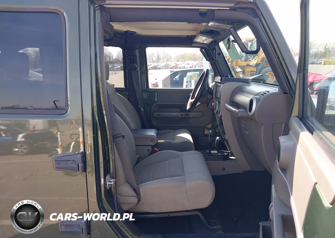 2008 Jeep Wrangler Unlimited Sahara VIN:1J4GA59148L634579 - 5