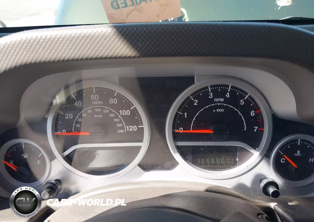 2008 Jeep Wrangler Unlimited Sahara VIN:1J4GA59148L634579 - 7