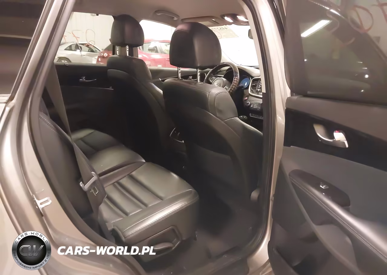 2018 Kia Sorento 2.0T Ex VIN:5XYPHDA10JG360175 - 8