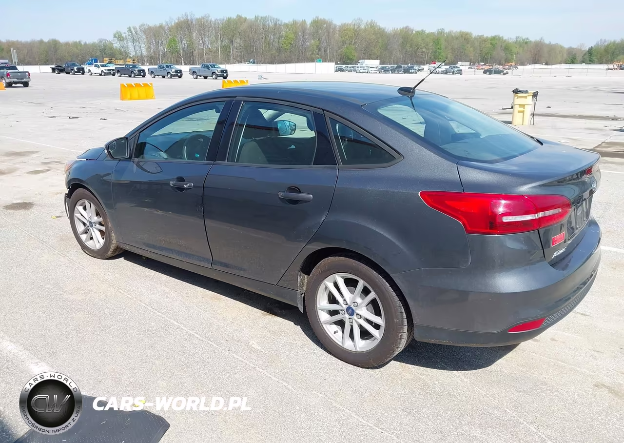 2017 Ford Focus Se VIN:1FADP3F29HL280041 - 3