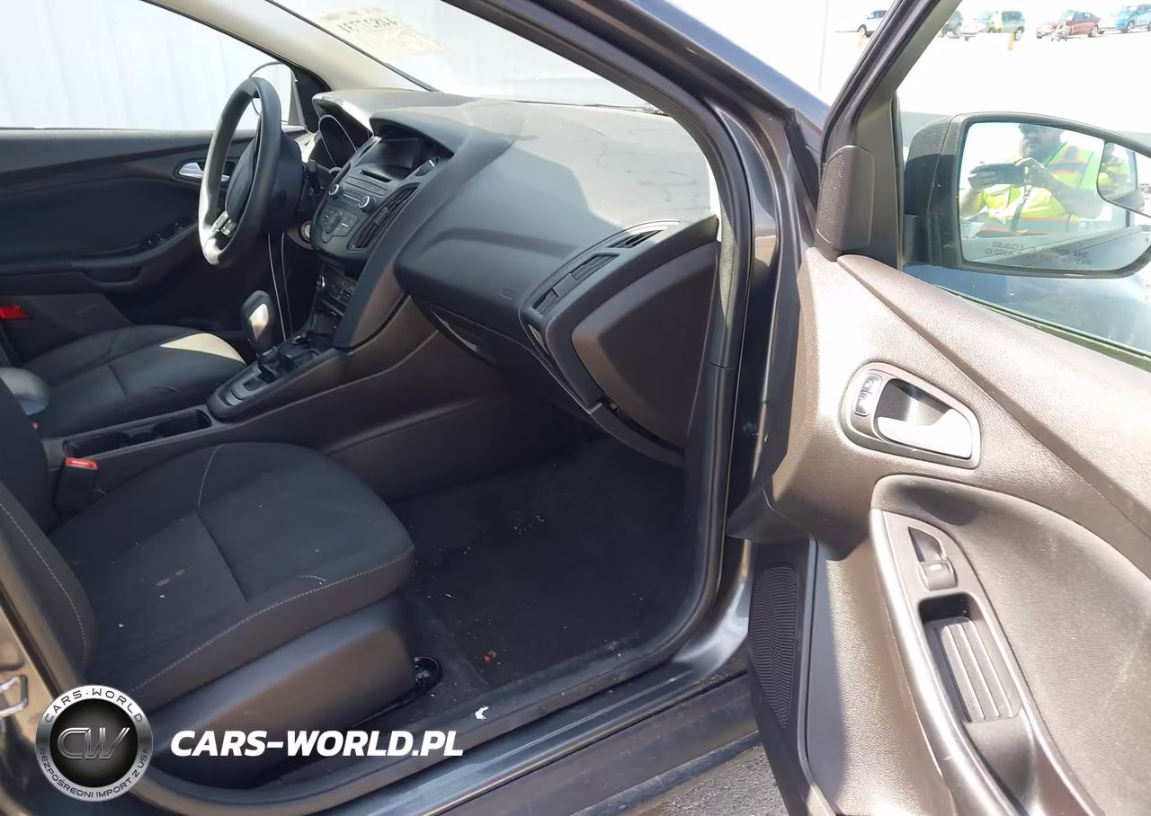 2017 Ford Focus Se VIN:1FADP3F29HL280041 - 5