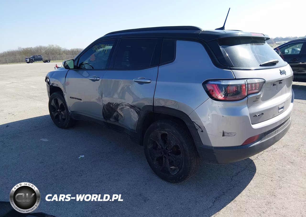 2019 Jeep Compass Altitude 4X4 VIN:3C4NJDBBXKT734790 - 3