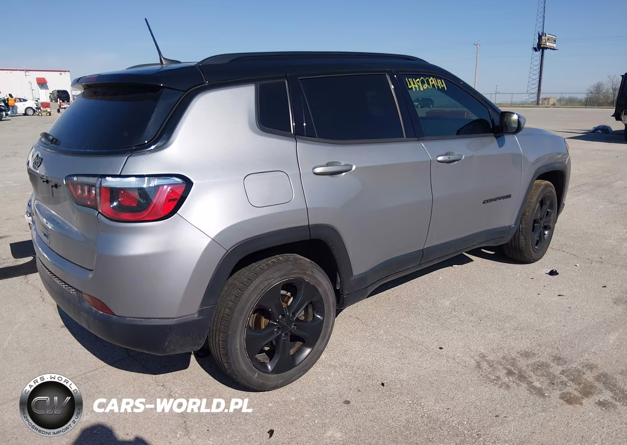 2019 Jeep Compass Altitude 4X4 VIN:3C4NJDBBXKT734790 - 4