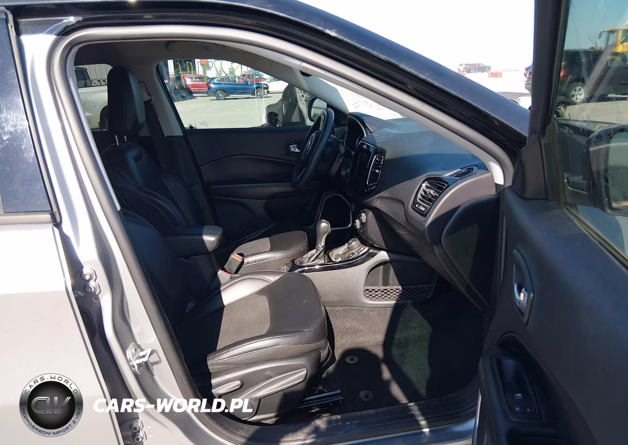 2019 Jeep Compass Altitude 4X4 VIN:3C4NJDBBXKT734790 - 5