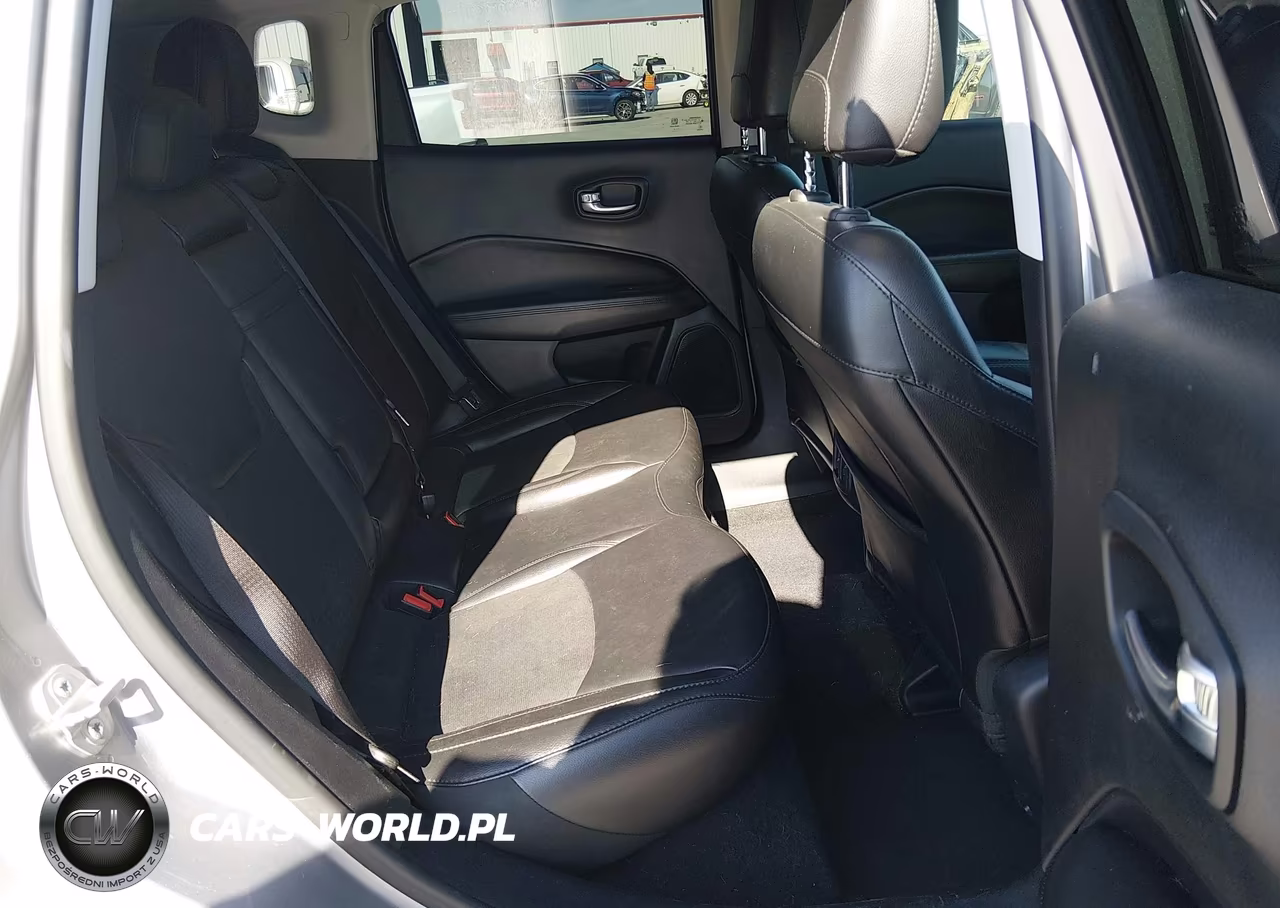 2019 Jeep Compass Altitude 4X4 VIN:3C4NJDBBXKT734790 - 8