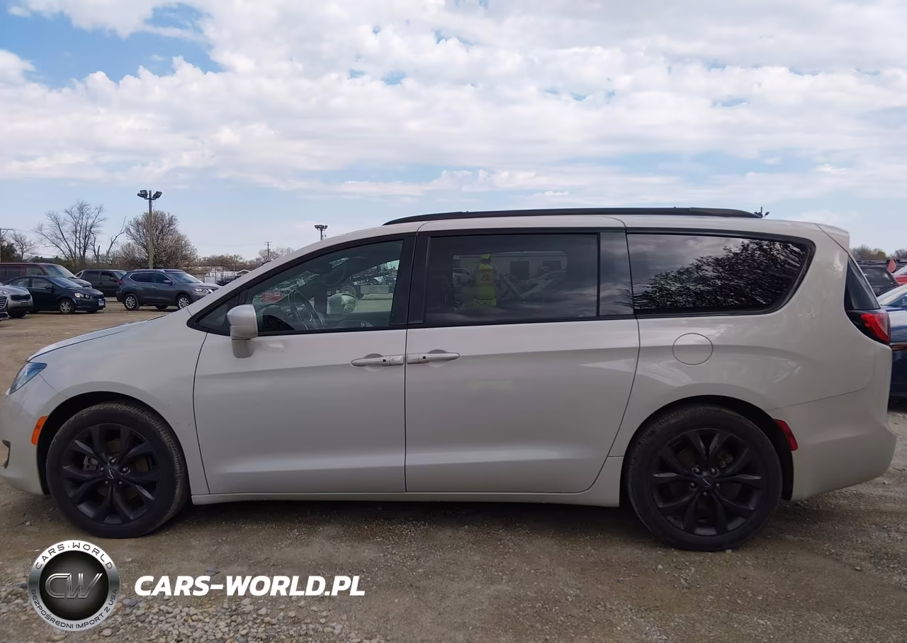 2020 Chrysler Pacifica Touring L Plus VIN:2C4RC1EG3LR210032 - 14