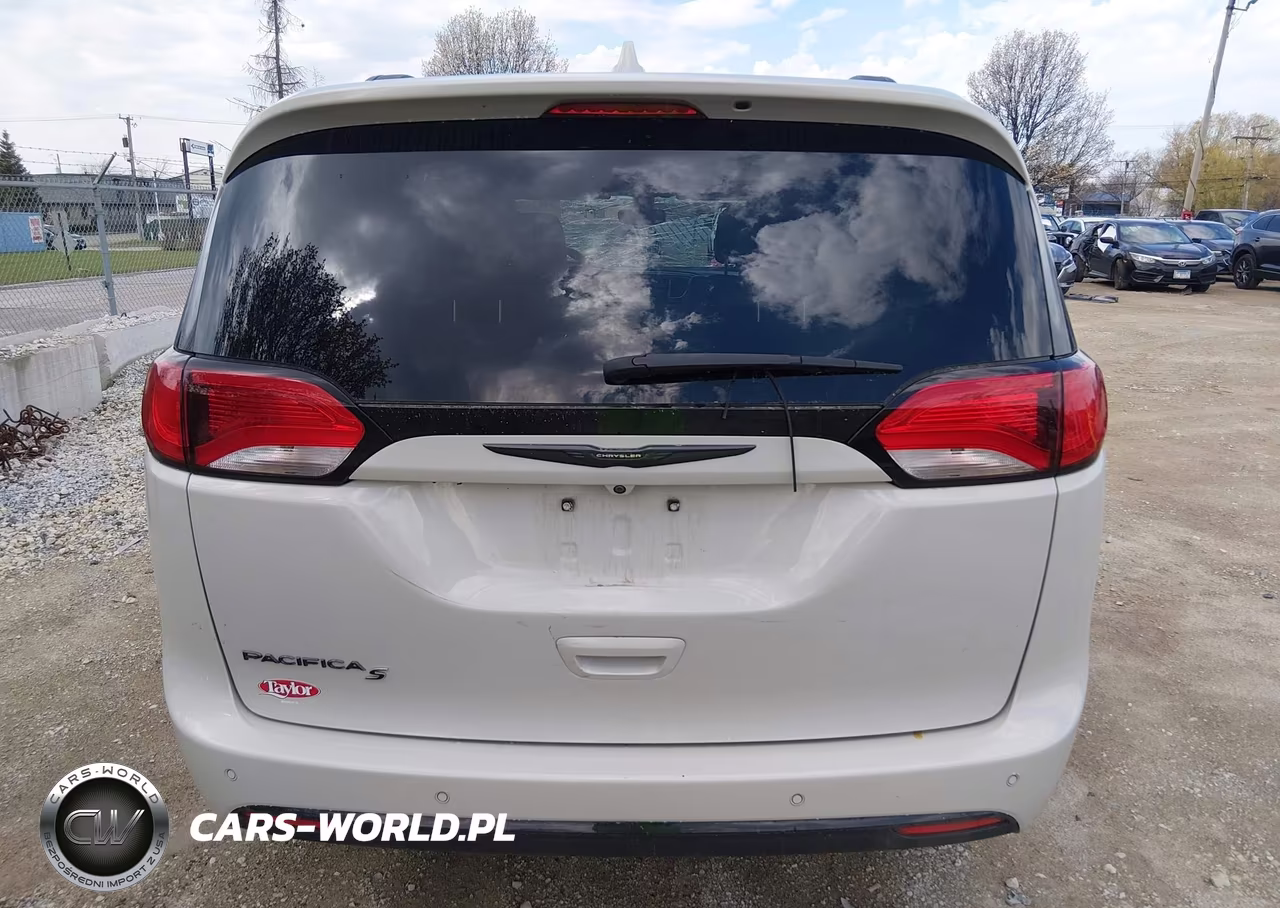 2020 Chrysler Pacifica Touring L Plus VIN:2C4RC1EG3LR210032 - 16
