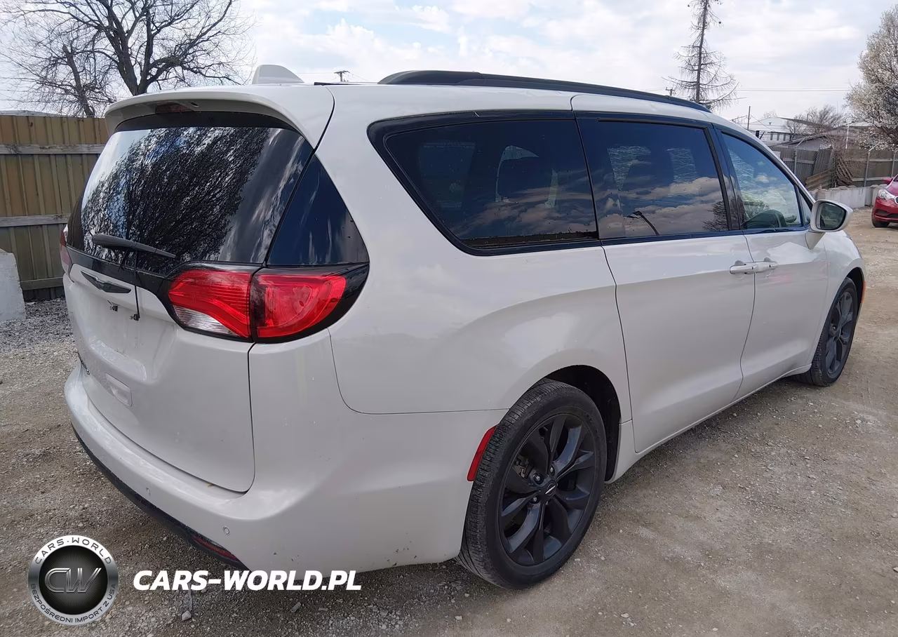 2020 Chrysler Pacifica Touring L Plus VIN:2C4RC1EG3LR210032 - 4