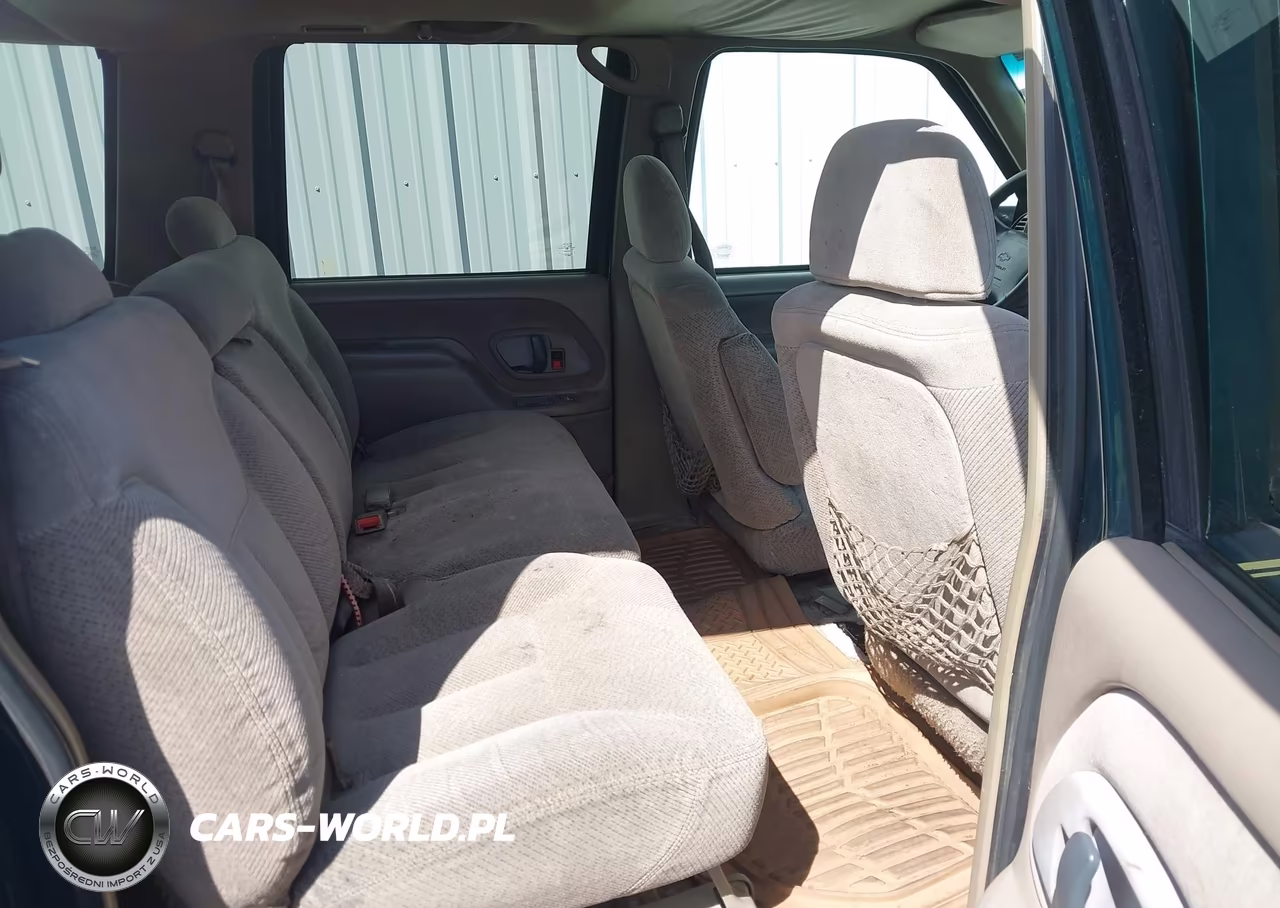 1996 Chevrolet Suburban C1500 VIN:3GNEC16R6TG169844 - 8