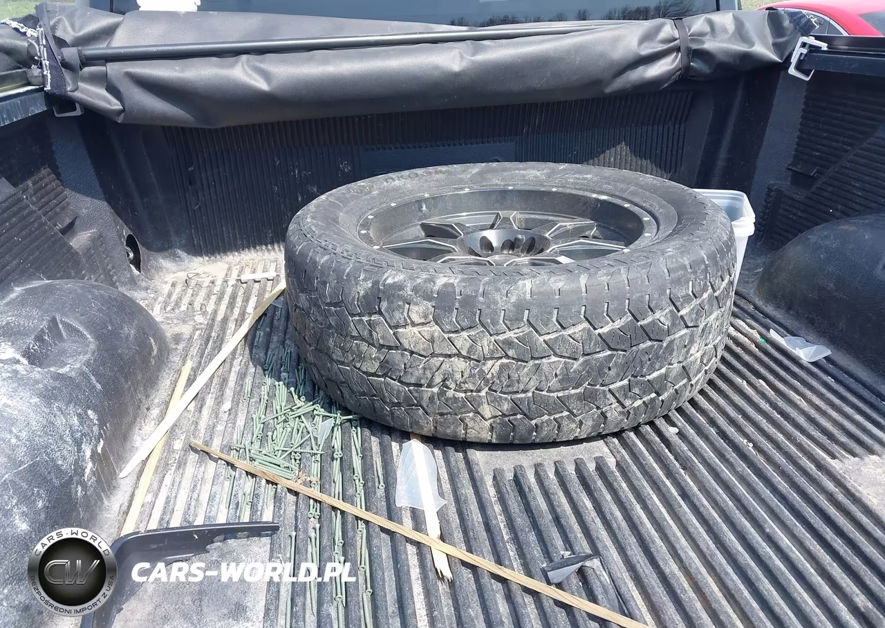 2018 Ram 1500 Express 4X4 6'4 Box VIN:1C6RR7FG3JS303118 - 12