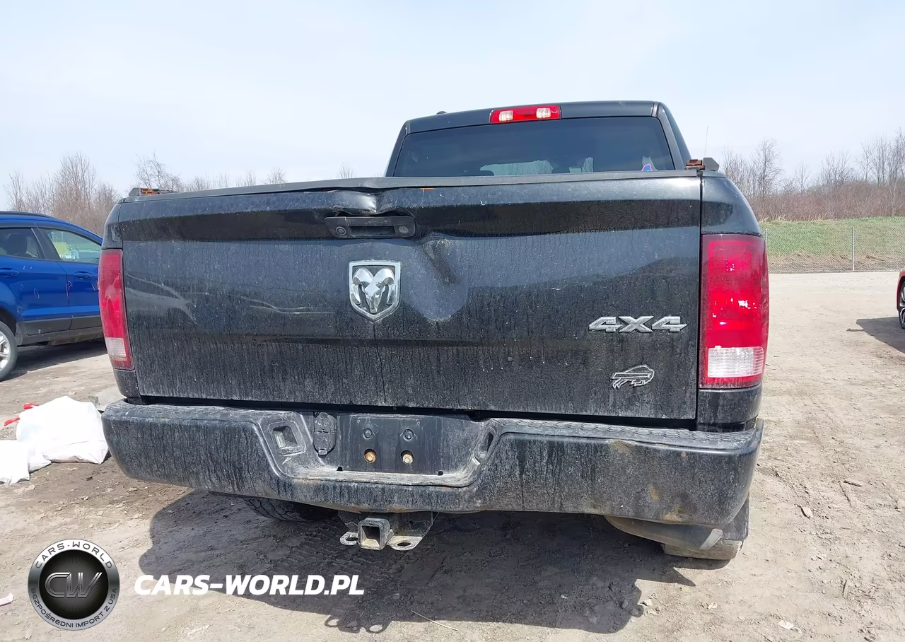 2018 Ram 1500 Express 4X4 6'4 Box VIN:1C6RR7FG3JS303118 - 17