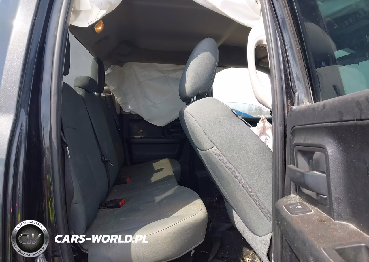 2018 Ram 1500 Express 4X4 6'4 Box VIN:1C6RR7FG3JS303118 - 8