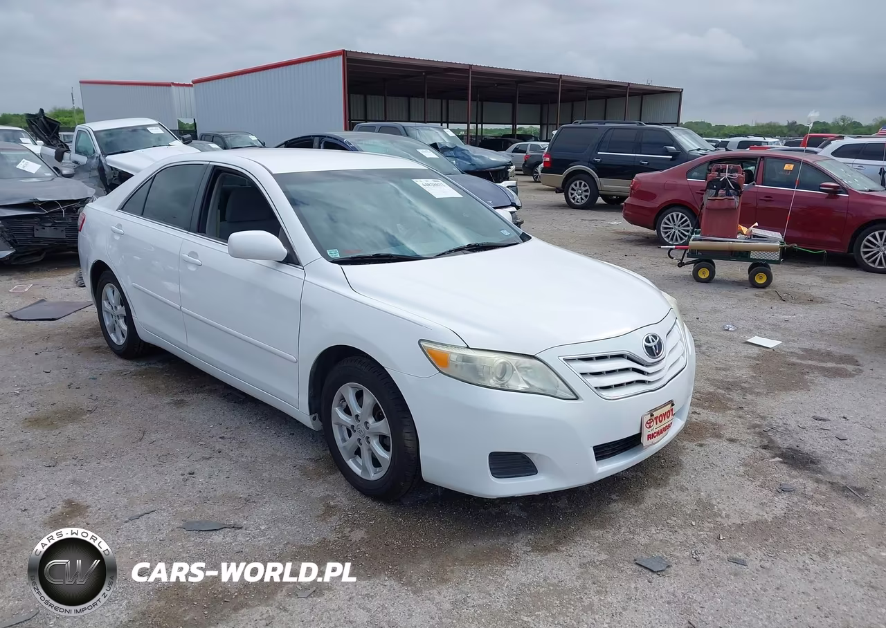 2011 Toyota Camry Le – zdjęcie 1 z 16