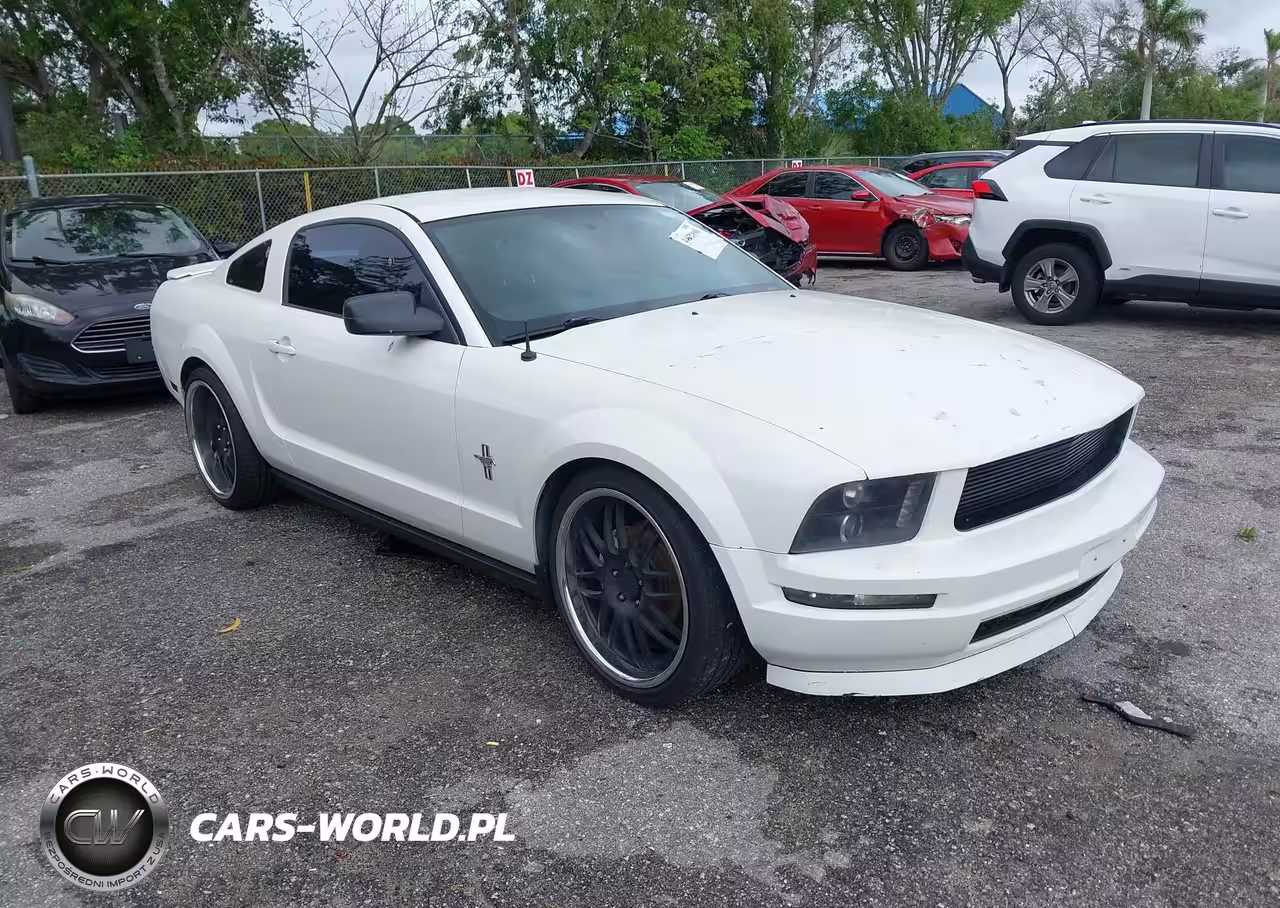 2007 Ford Mustang V6 Deluxe-V6 Premium