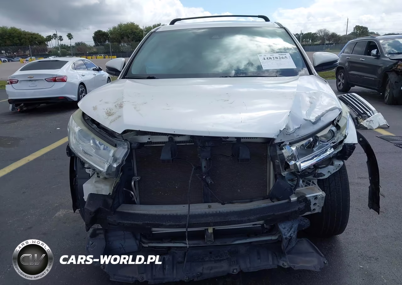 2018 Toyota Highlander Le VIN:5TDZARFH2JS037085 - 13