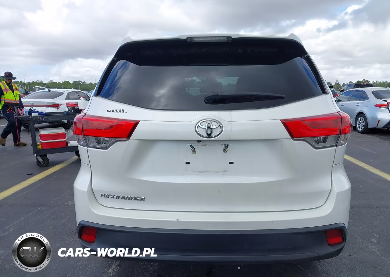2018 Toyota Highlander Le VIN:5TDZARFH2JS037085 - 17