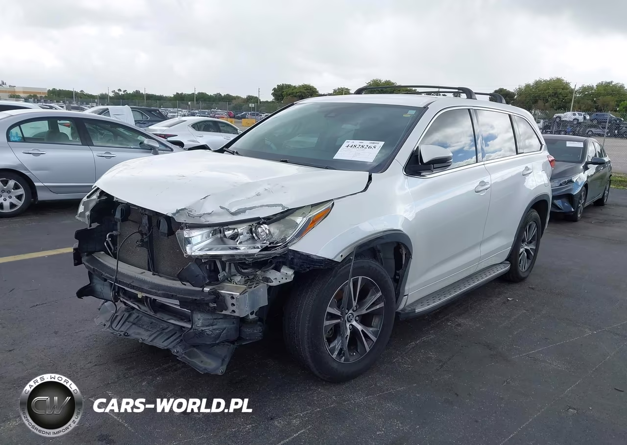 2018 Toyota Highlander Le VIN:5TDZARFH2JS037085 - 6