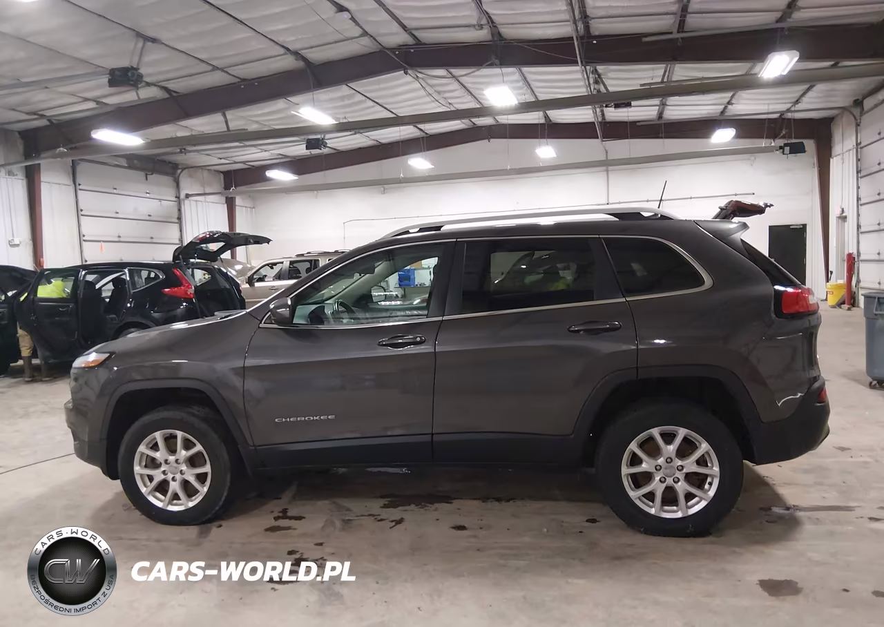 2017 Jeep Cherokee Latitude 4X4 VIN:1C4PJMCS5HD228662 - 14