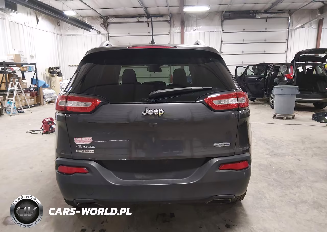 2017 Jeep Cherokee Latitude 4X4 VIN:1C4PJMCS5HD228662 - 16