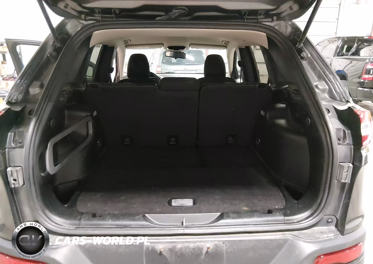 2017 Jeep Cherokee Latitude 4X4 VIN:1C4PJMCS5HD228662 - 17