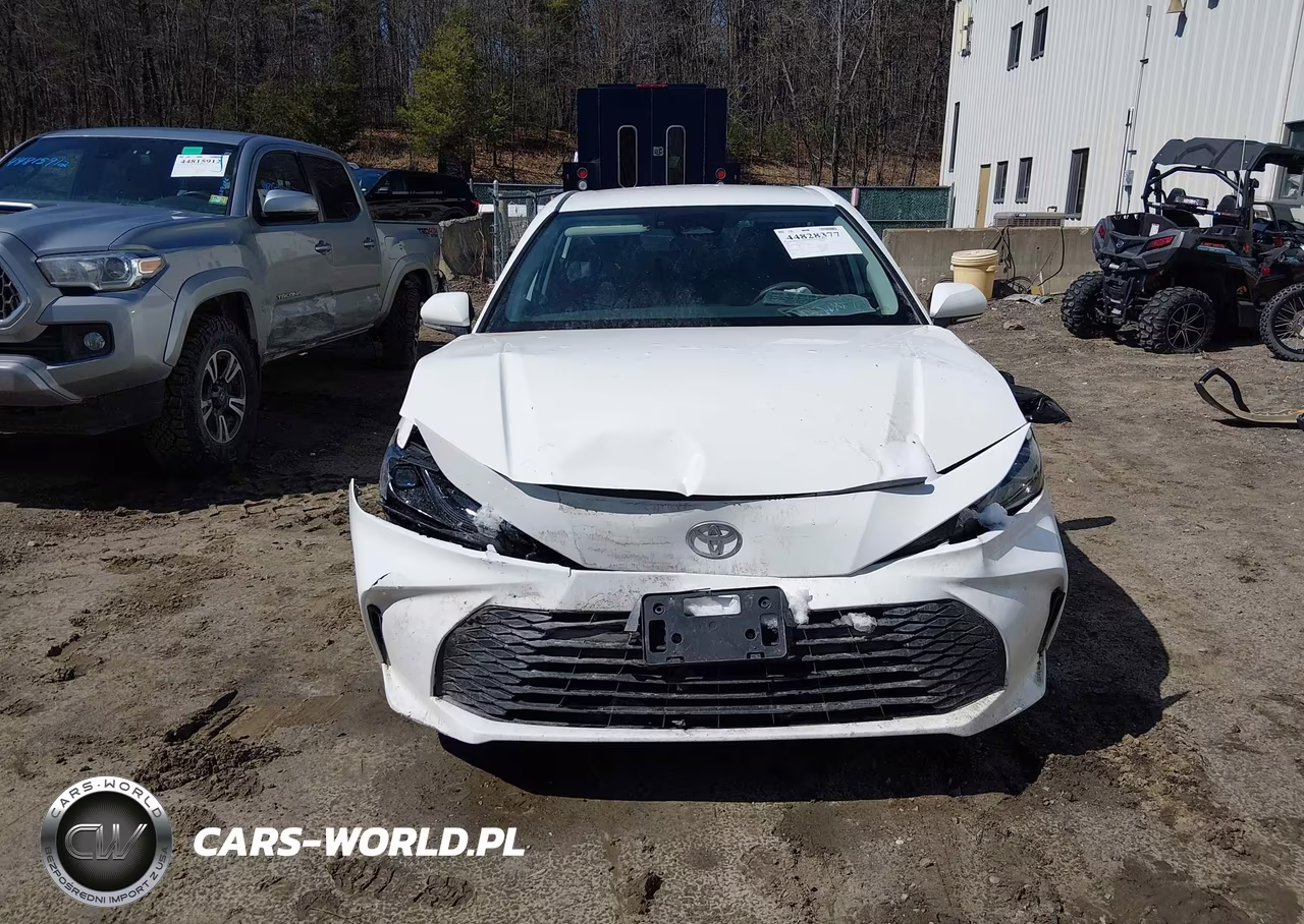 2025 Toyota Camry Le VIN:4T1DAACK5SU595811 - 12