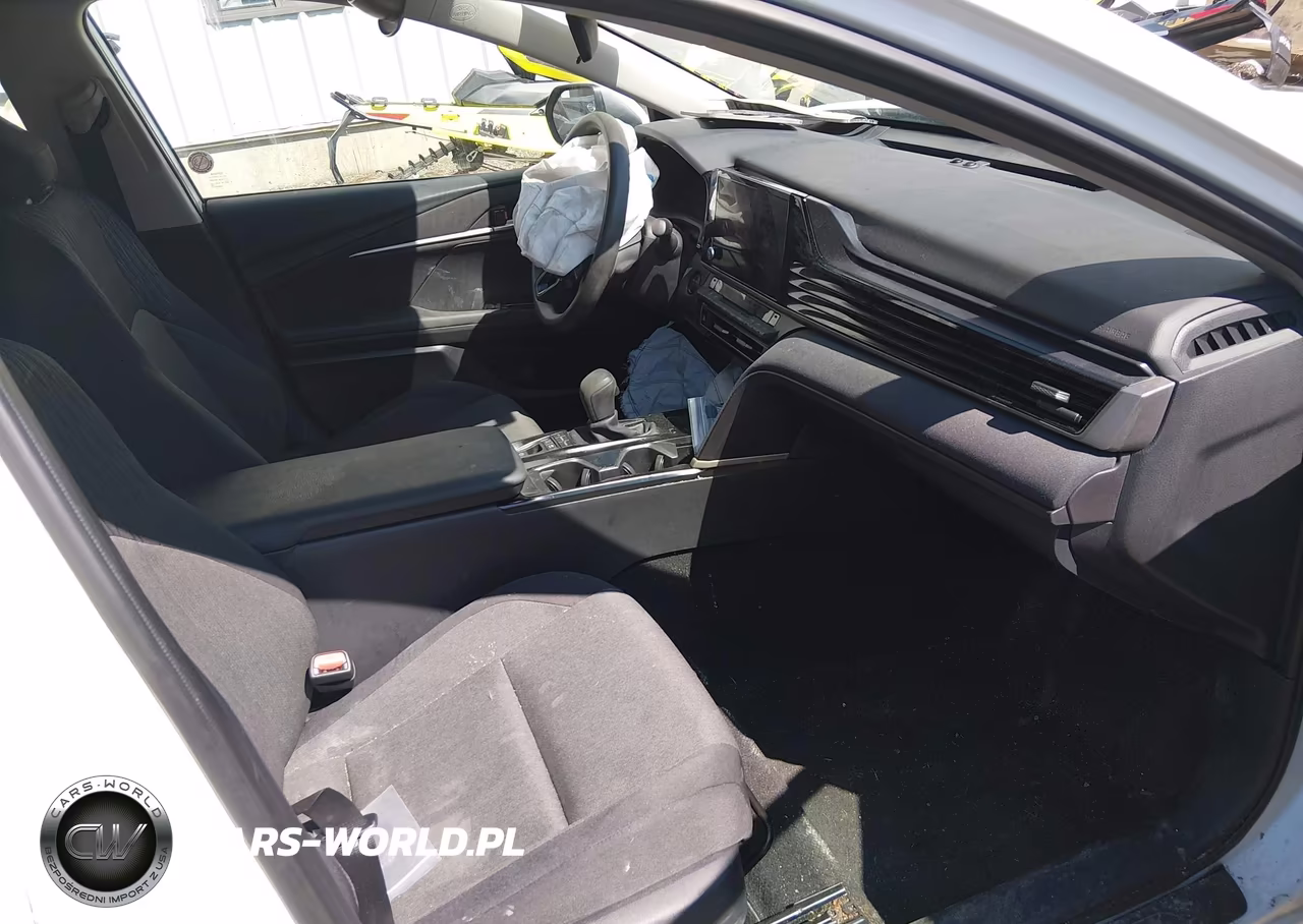 2025 Toyota Camry Le VIN:4T1DAACK5SU595811 - 5