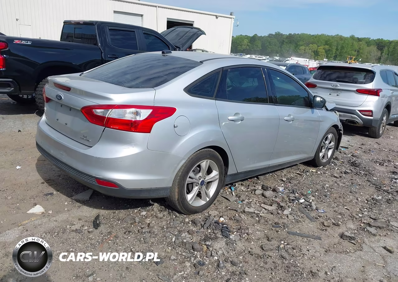 2014 Ford Focus Se VIN:1FADP3F29EL458087 - 4